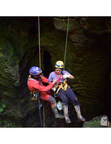 Escalada La Cueva de los Tayos en el Oriente