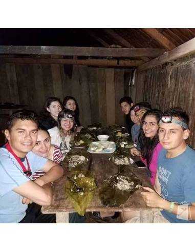 Sharing in La Cueva de los Tayos en el Oriente