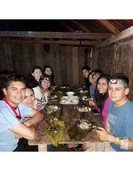 Sharing in La Cueva de los Tayos en el Oriente